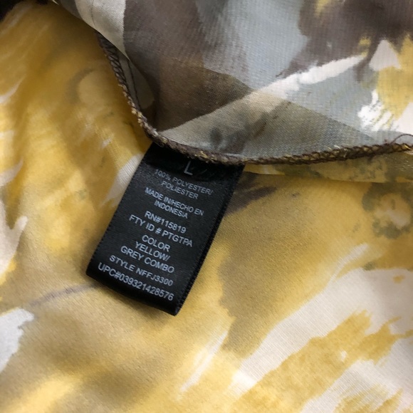 3/$25 Nicole Miller large abstract blouse yellow - Picture 6 of 6